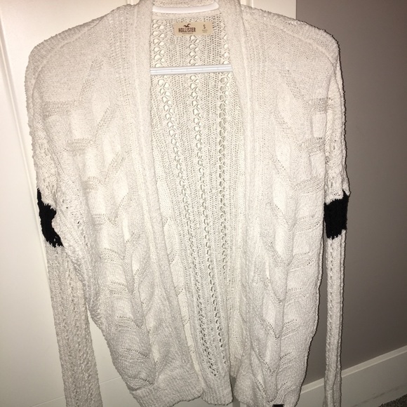 EUC HOLLISTER KNIT CARDIGAN SIZE SMALL